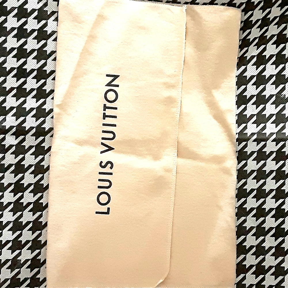 Louis Vuitton Beige Dust Cover